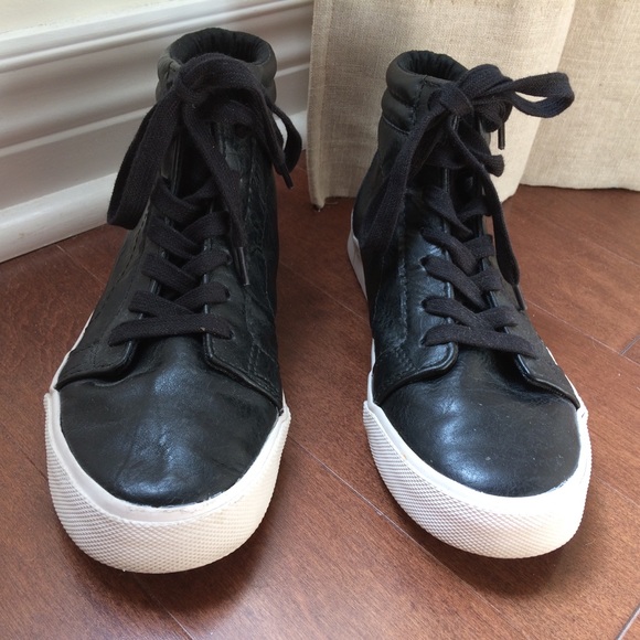Boys black lace up high tops - Picture 2 of 9